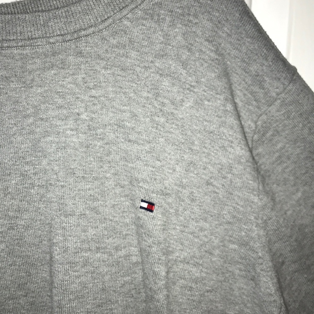 Tommy sweater